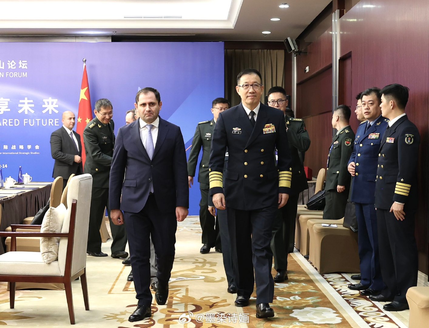 国防部长董军会见出席上合组织成员国国防部长会议客人|界面新闻 · 快讯