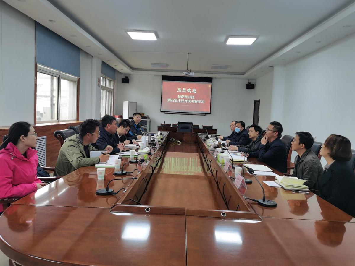 工信部等部门召开新能源汽车行业座谈会，部署进一步规范新能源汽车产业竞争秩序工作|界面新闻 · 快讯